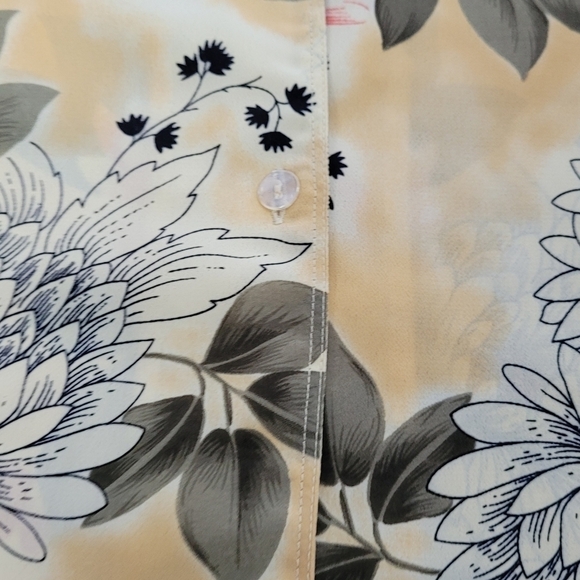 Image Satin Floral Print Blouse - Picture 4 of 9